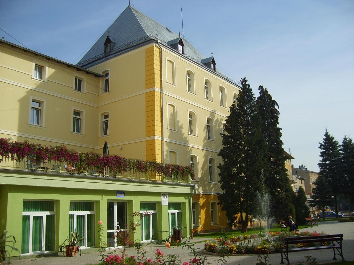 Dom Zdrojowy Aparthotel Jelenia Góra Екстериор снимка